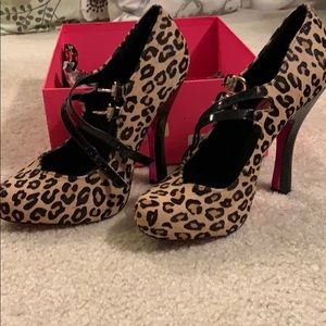 Betsy Johnson leopard heels